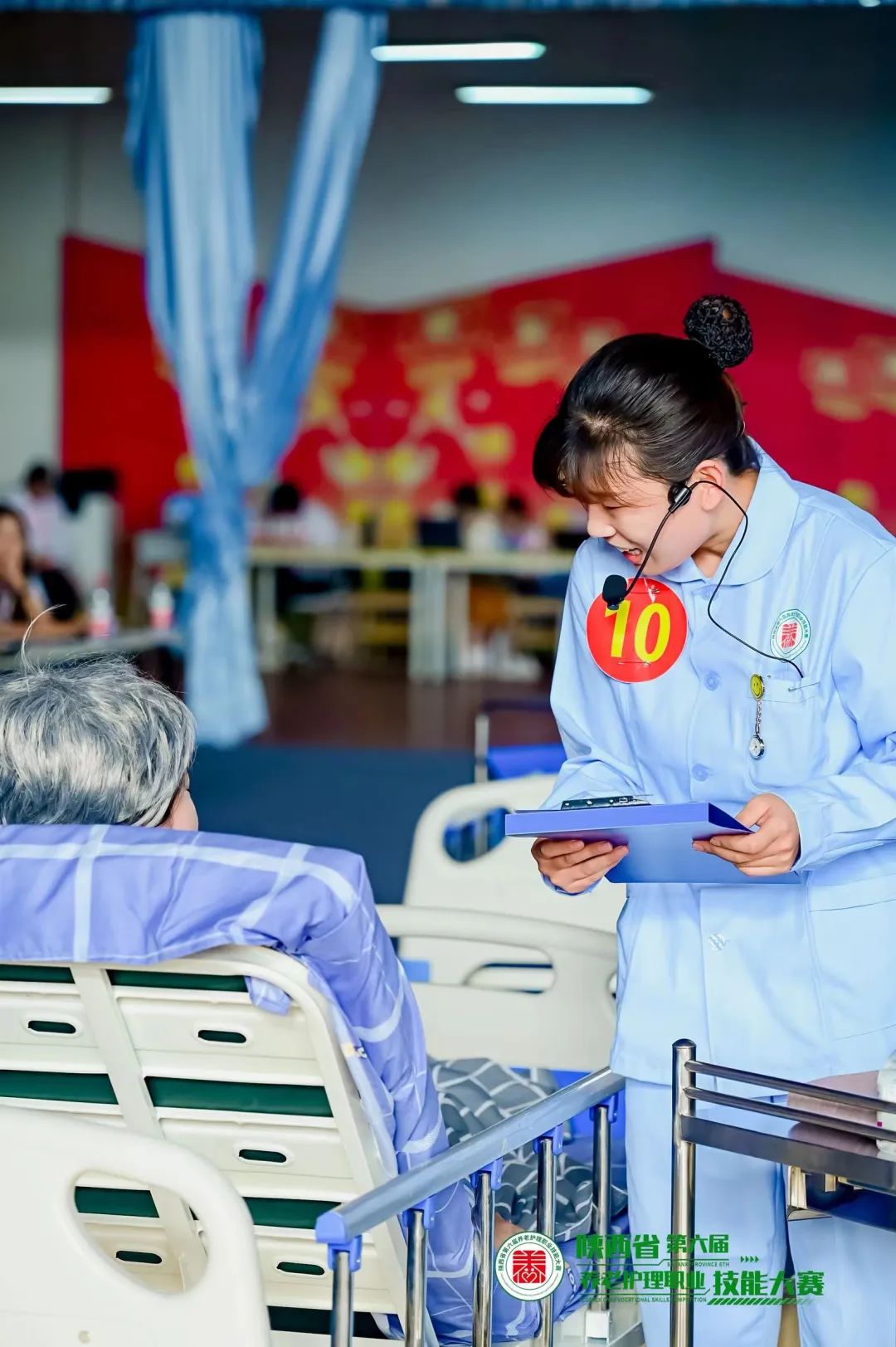 頤悅養(yǎng)老公司的李露露，你是好樣的！